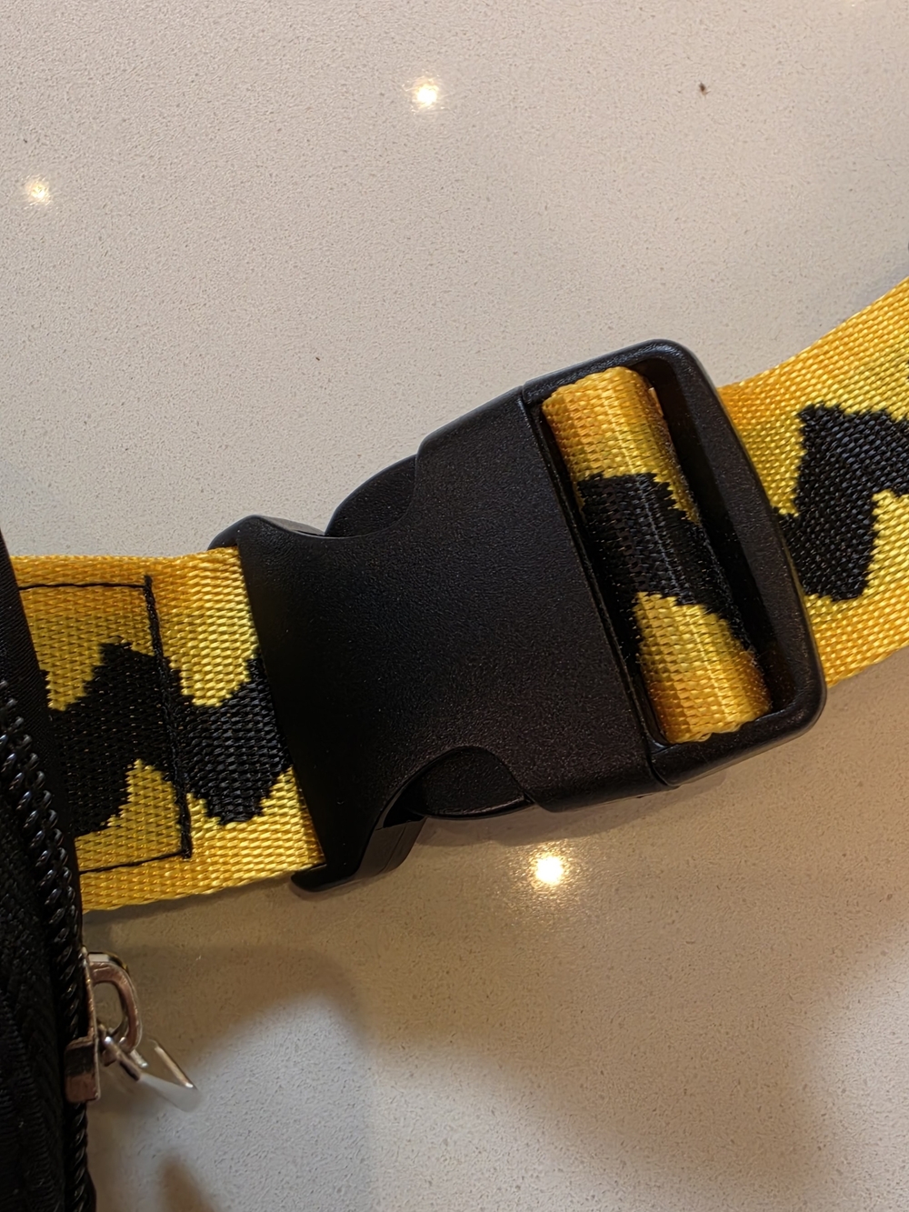 Peanuts Snoopy Belt/Crossbody Bag with Yellow Zigzag Strap - Picture 3 of 11